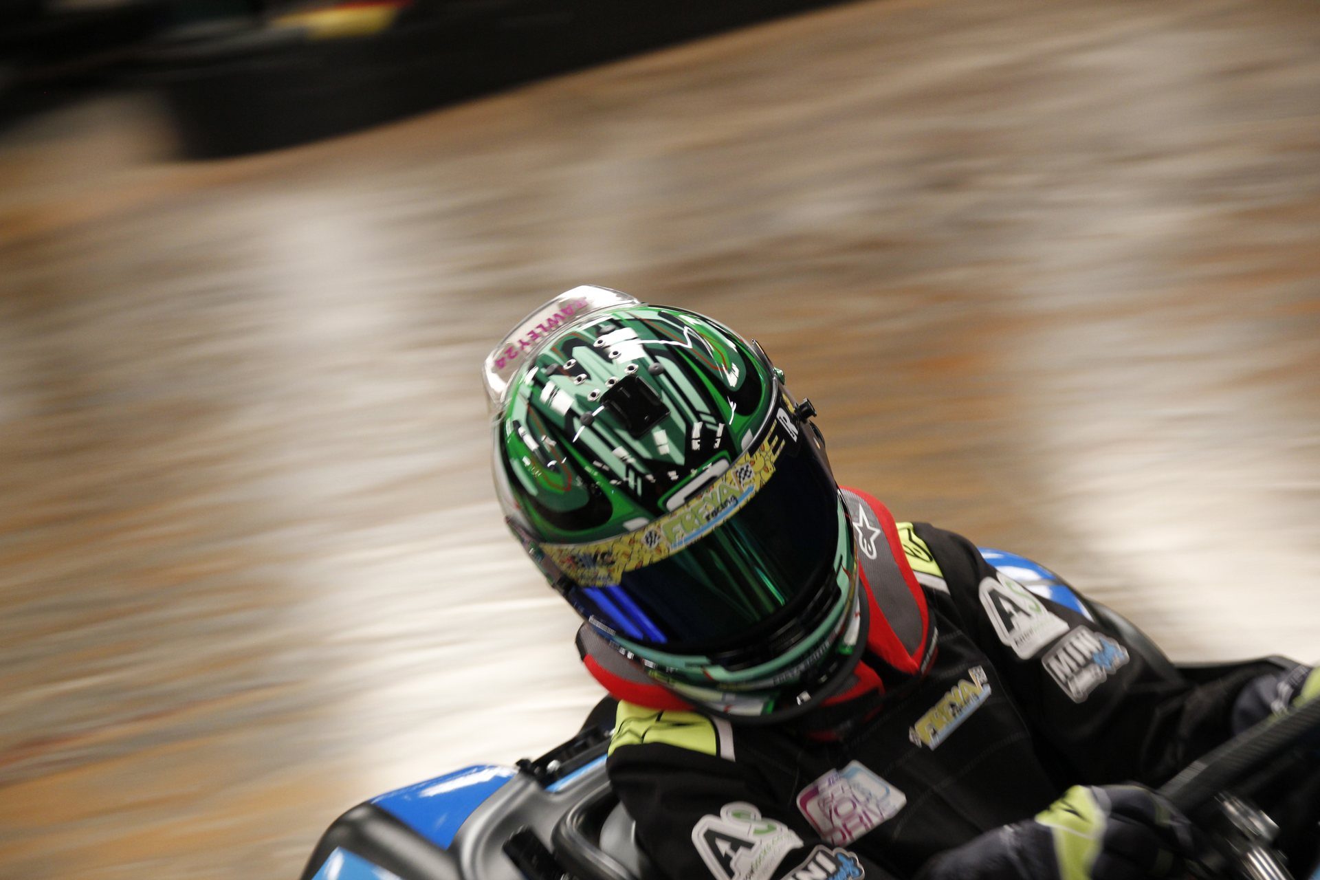 Karting helmet with visor strip